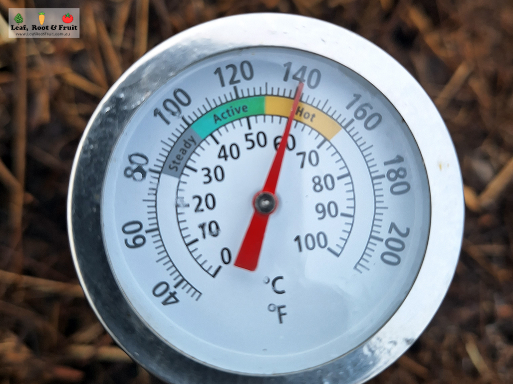 Hot compost temperature measuring with a thermometer. How to build a hot compost.